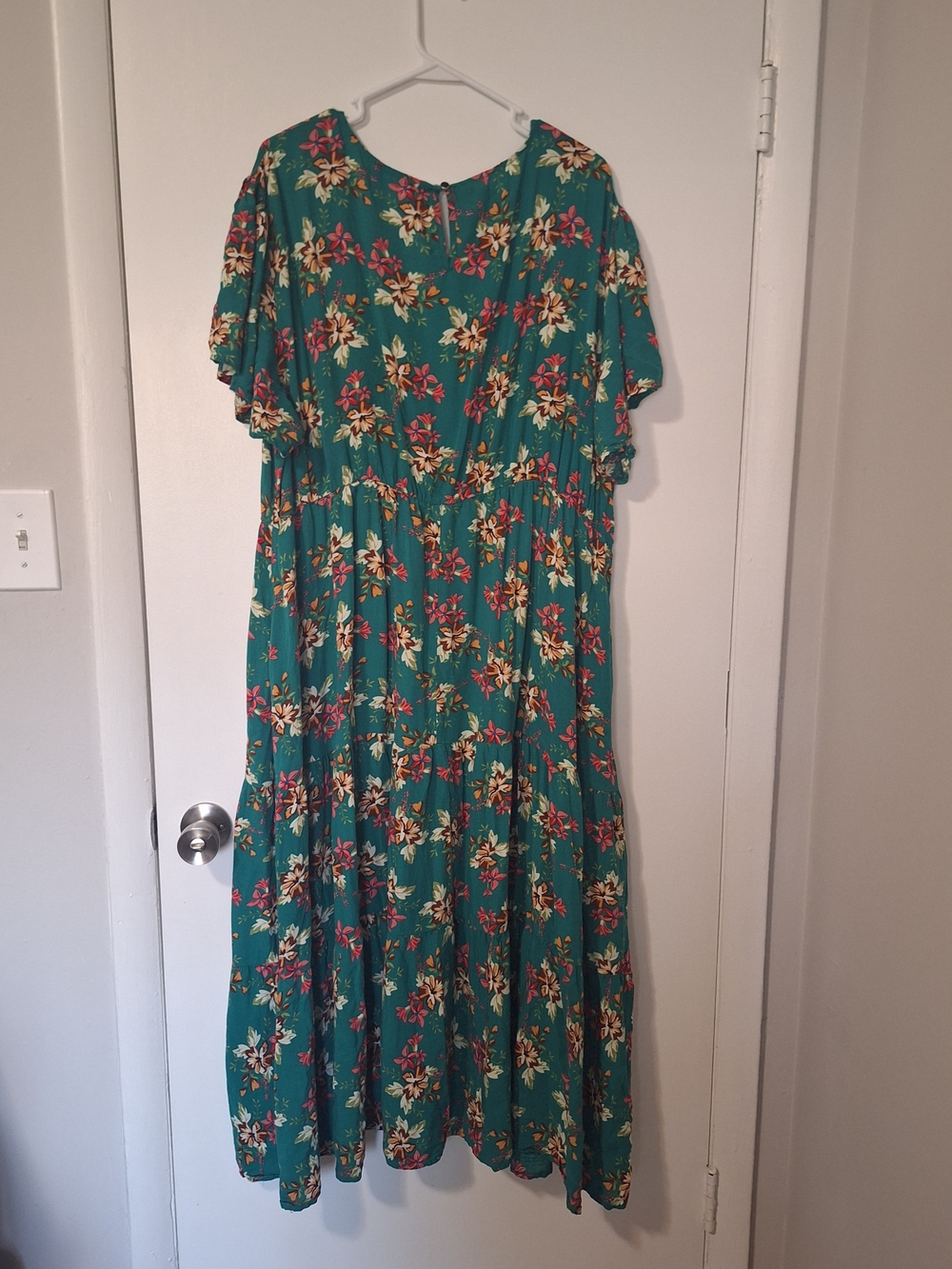 Nemidor Green Floral Maxi Dress w/flutter sleeves Size 22